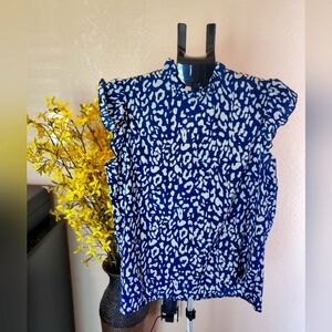 sleeveless blue and white polyester shirt